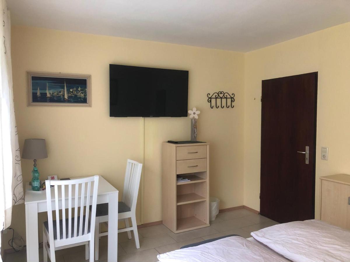 Ferienwohnung Appartement In Rheinbrohl Екстер'єр фото